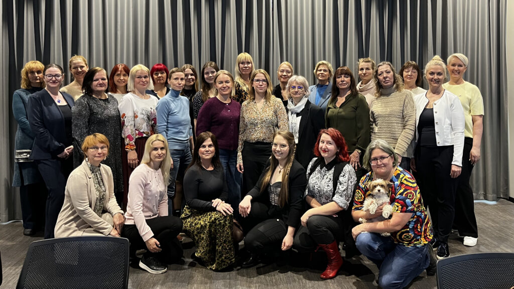 ESTLi liikmed 2025.a. üldkoosolekul Tallinnas.